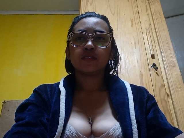 Lunah1a live cam on BongaCams