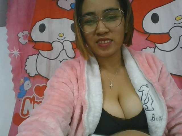 Lunah1a live cam on BongaCams