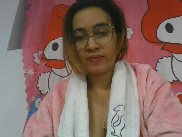 Lunah1a live cam on BongaCams