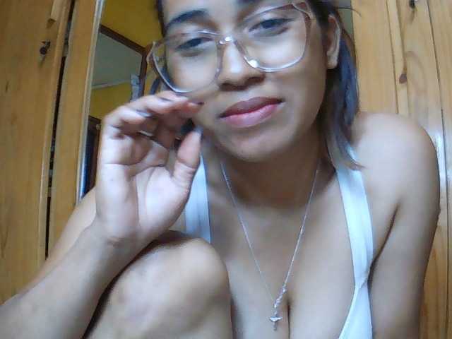 Lunah1a live cam on BongaCams