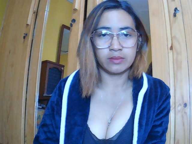 Lunah1a live cam on BongaCams