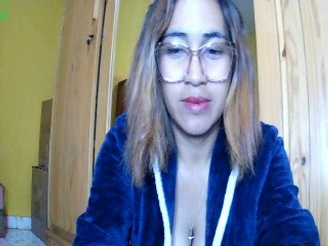 Lunah1a live cam on BongaCams