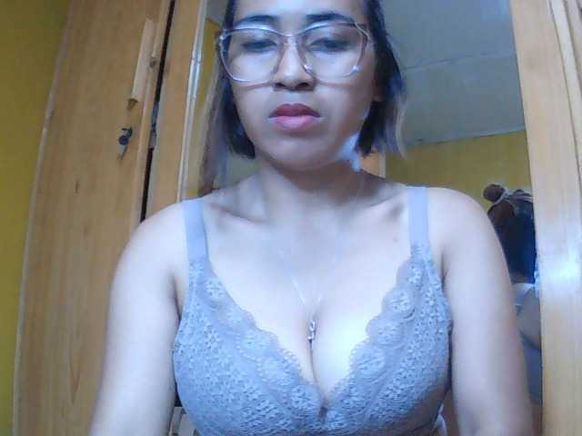 Lunah1a live cam on BongaCams