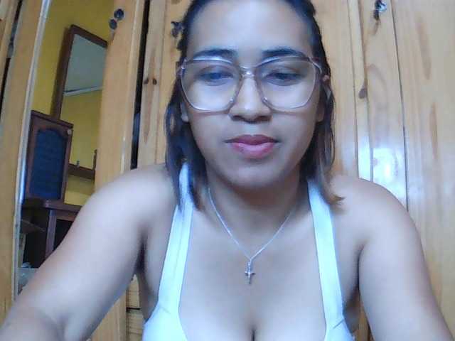 Lunah1a live cam on BongaCams