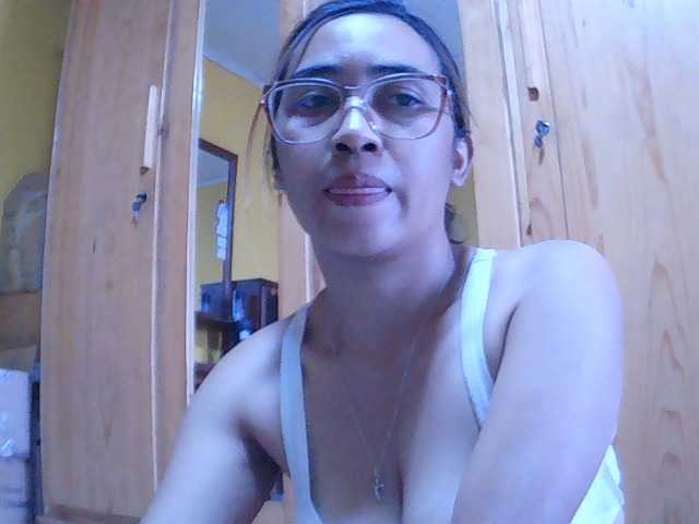 Lunah1a live cam on BongaCams