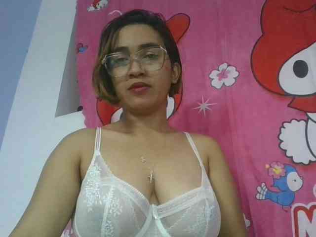 Lunah1a Live Webcam on BongaCams