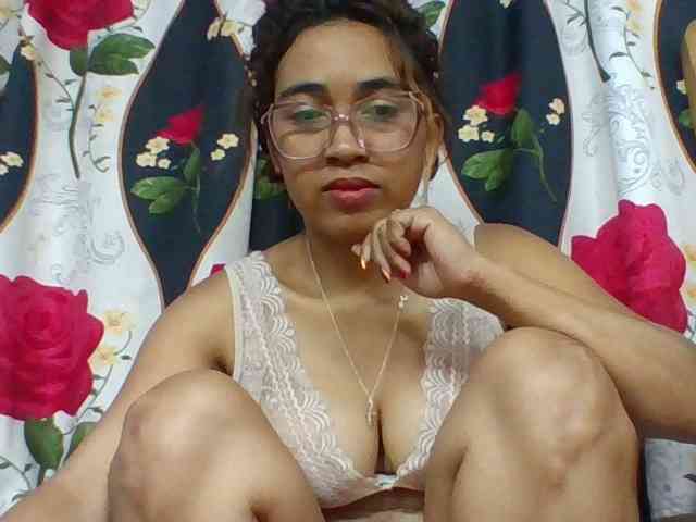 Lunah1a Live Webcam on BongaCams