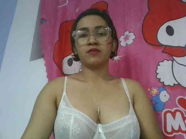 Lunah1a Live Webcam on BongaCams
