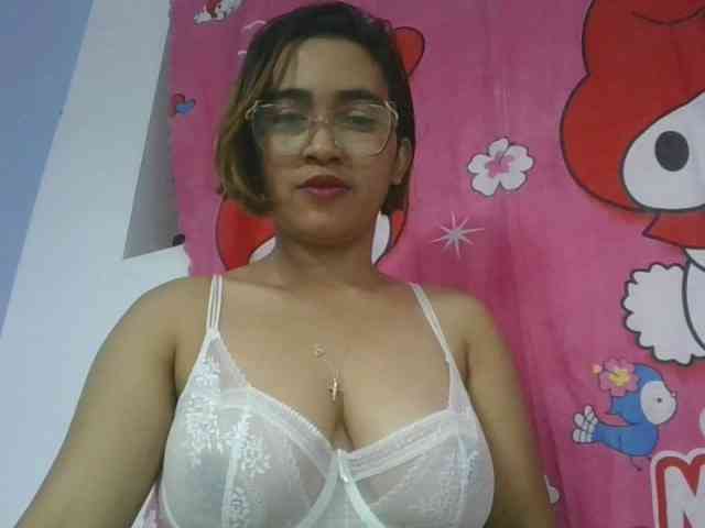 Lunah1a Live Webcam on BongaCams