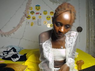 QueenAria's Live Webcam