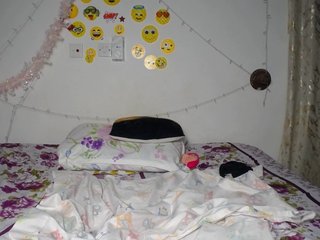 QueenAria's Live Webcam