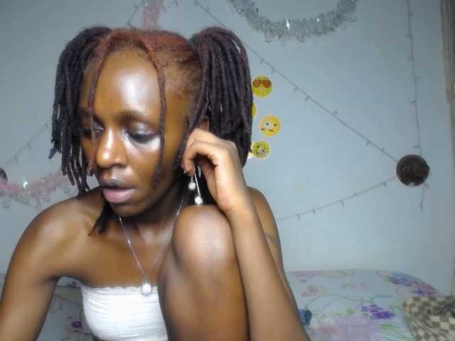 Queen Aria (QueenAria)