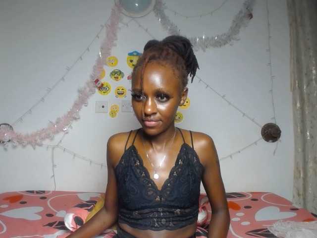 QueenAria webcam