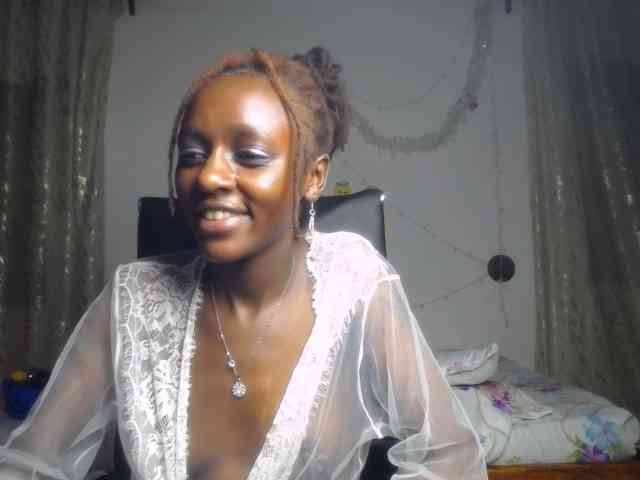 QueenAria webcam