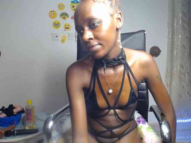 QueenAria webcam