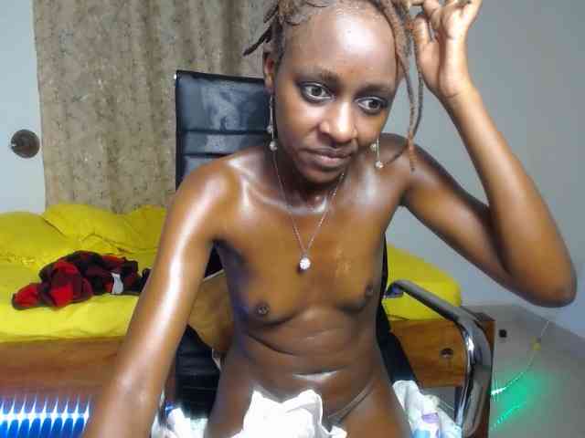 QueenAria webcam