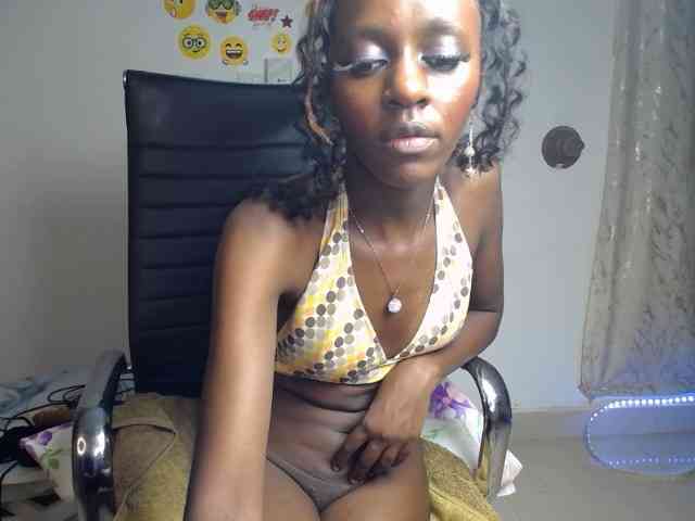 QueenAria webcam