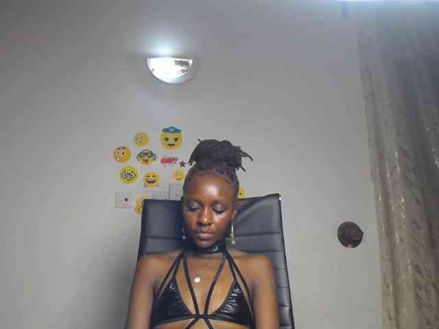 QueenAria webcam