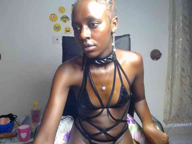 QueenAria webcam