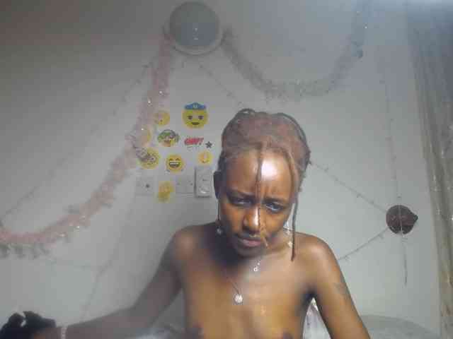 QueenAria webcam