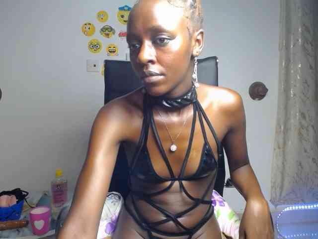 QueenAria webcam