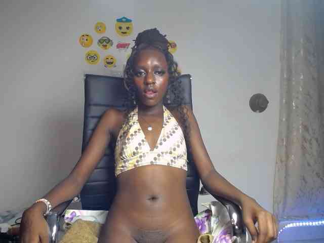 QueenAria webcam