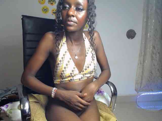 QueenAria webcam