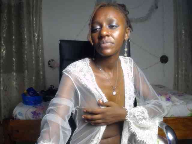 QueenAria webcam
