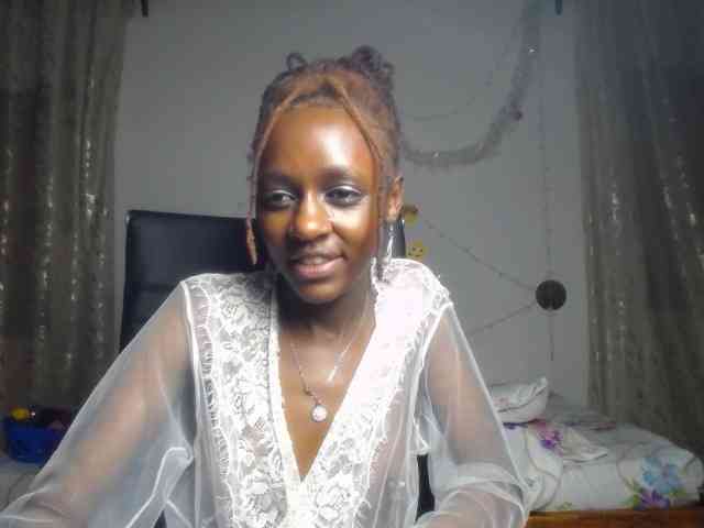 QueenAria webcam