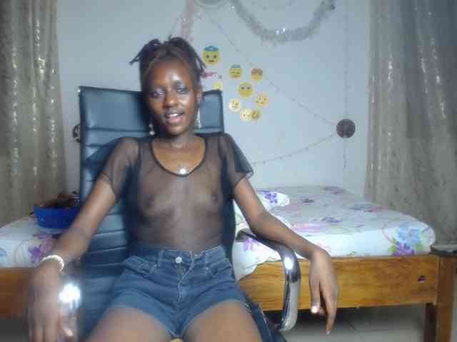 QueenAria webcam