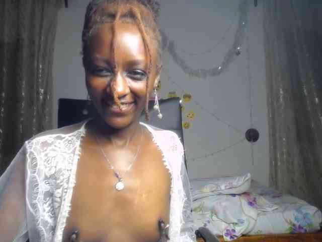 QueenAria webcam
