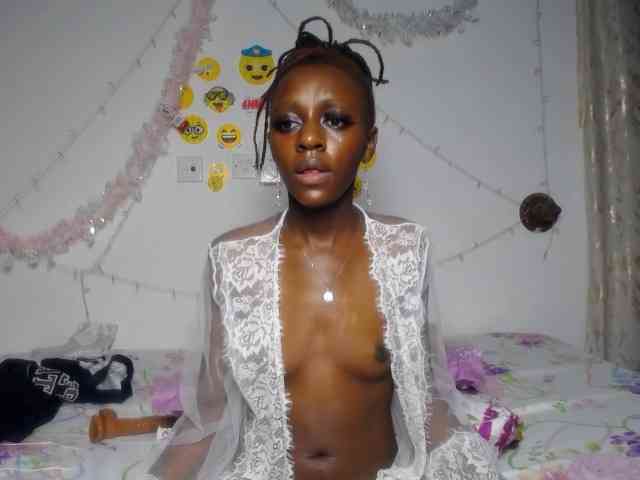 QueenAria webcam