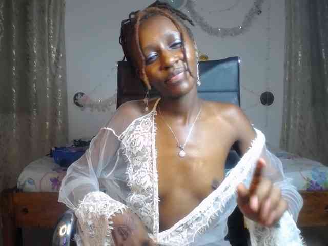 QueenAria webcam