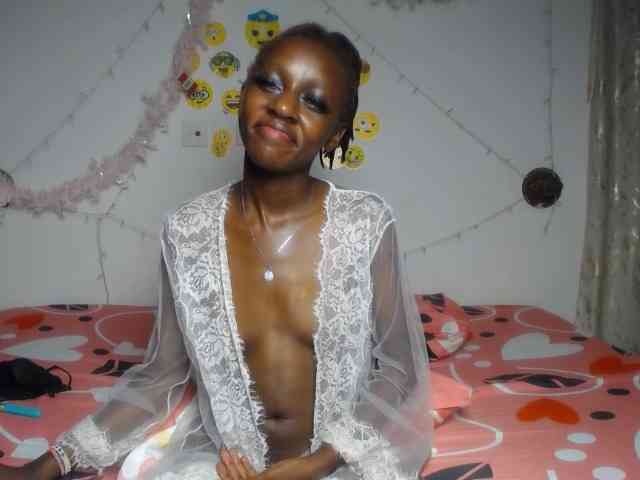 QueenAria webcam