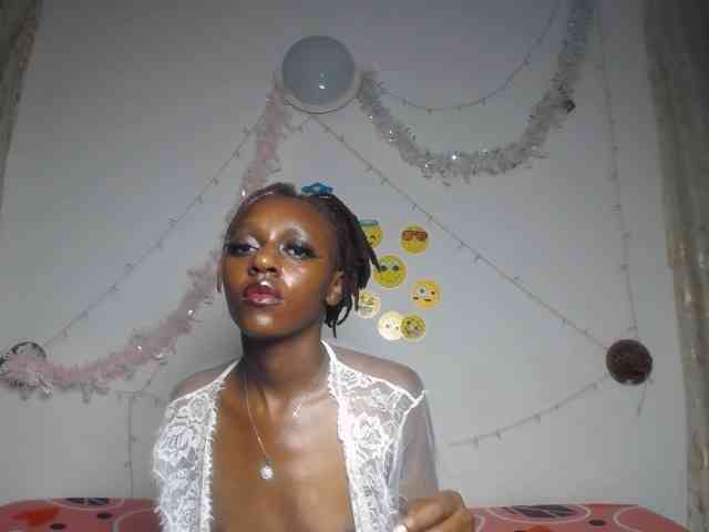 QueenAria webcam