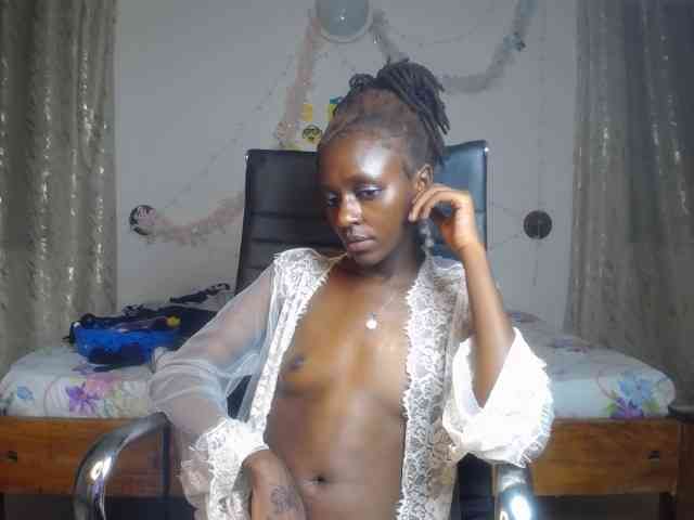 QueenAria webcam