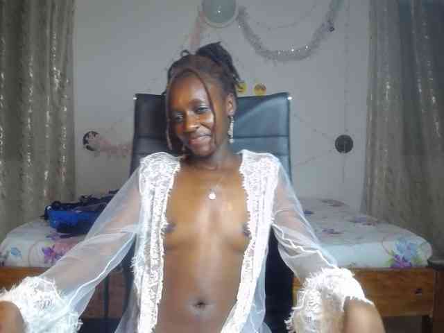 QueenAria webcam