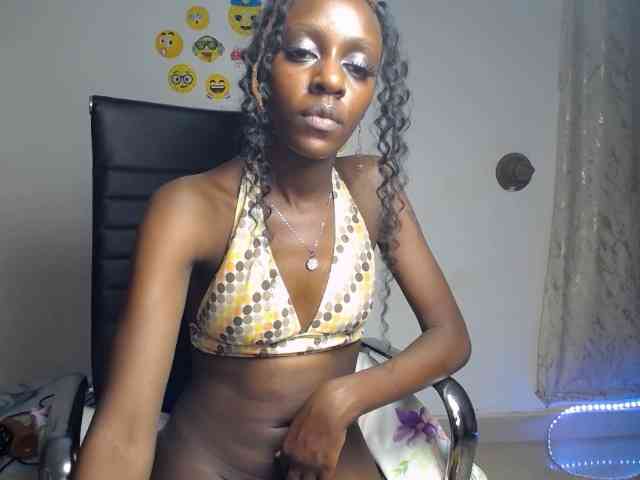 QueenAria webcam