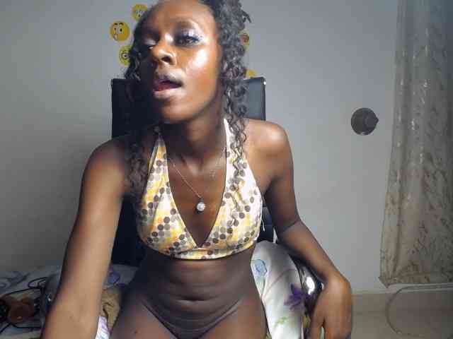 QueenAria webcam