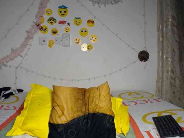 QueenAria webcam