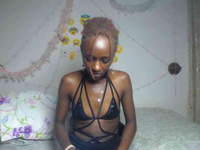 QueenAria webcam