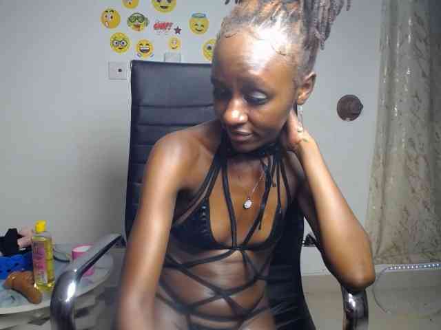 QueenAria webcam