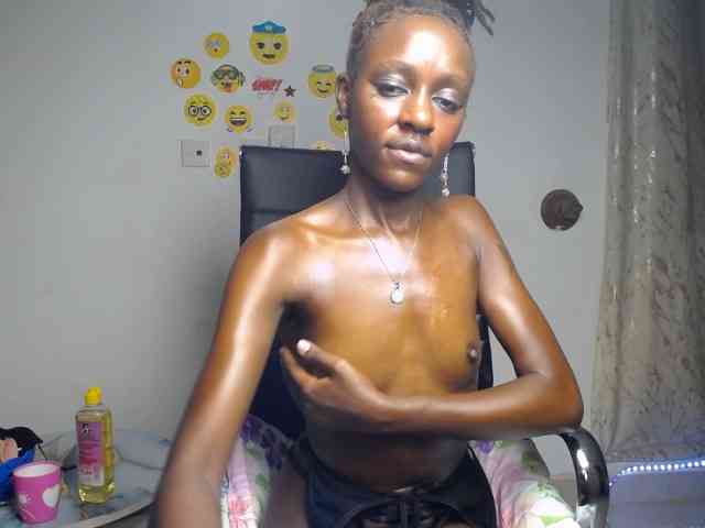 QueenAria webcam