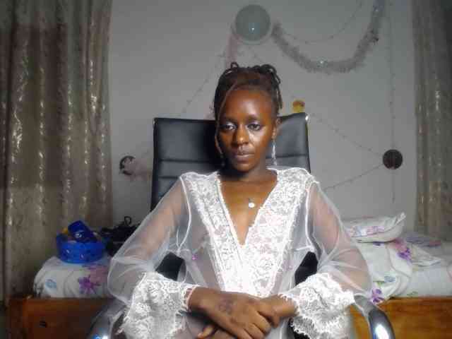 QueenAria webcam