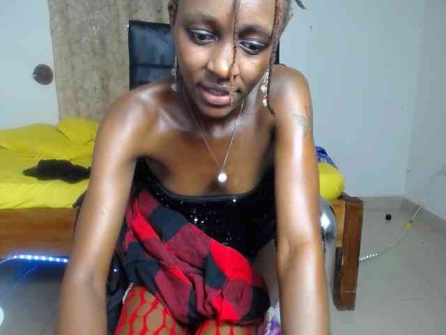 QueenAria webcam