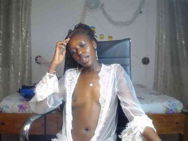 QueenAria webcam