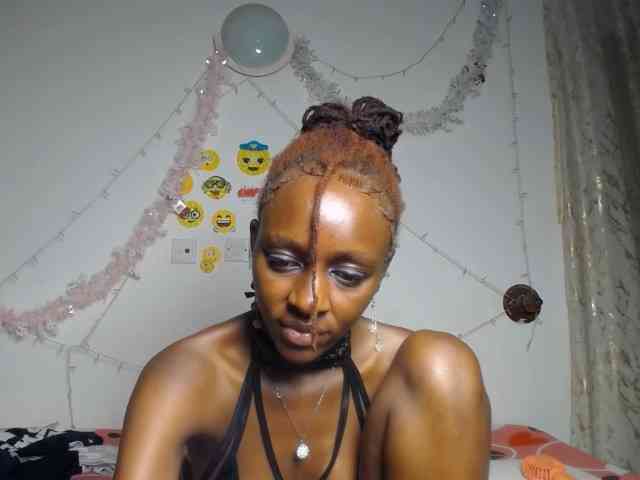 QueenAria webcam