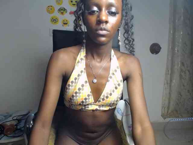 QueenAria webcam