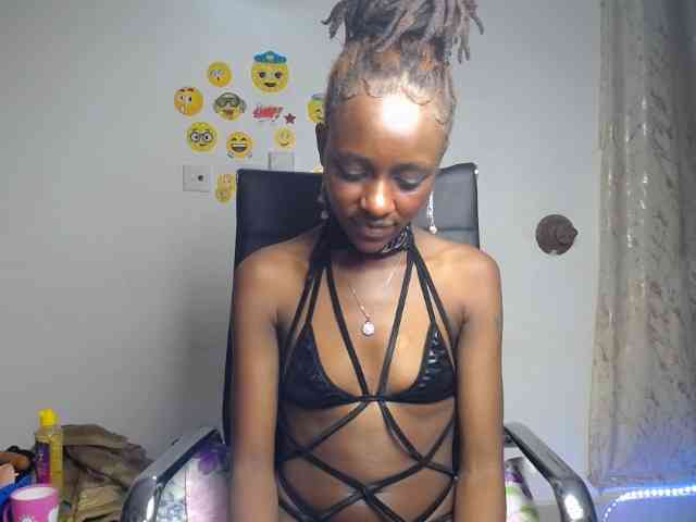 QueenAria webcam
