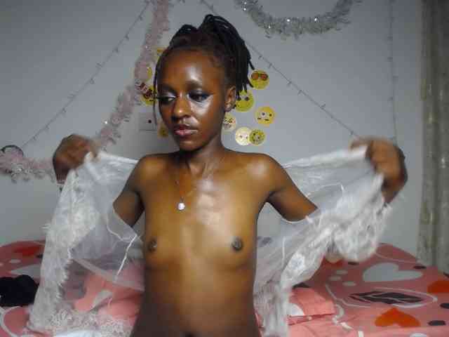 QueenAria webcam
